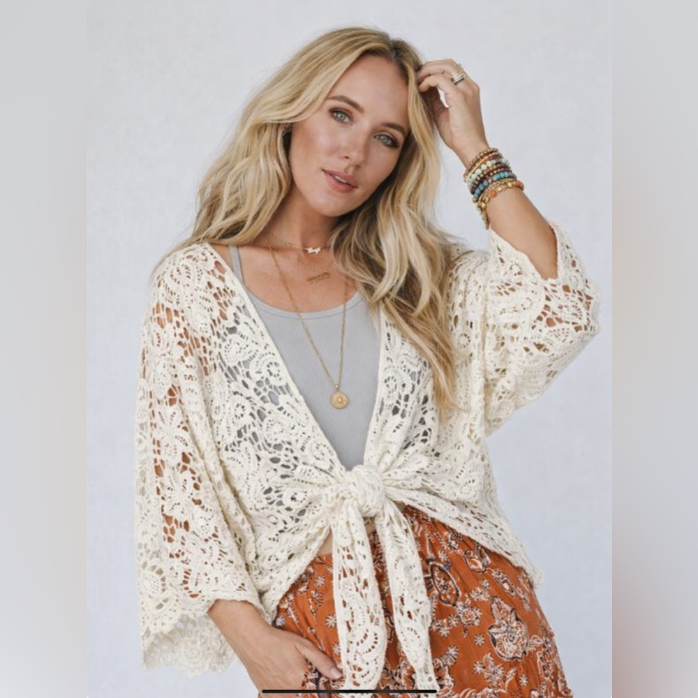 CROCHET PETAL KIMONO WRAP - BNWT - ONE SIZE - NATURAL